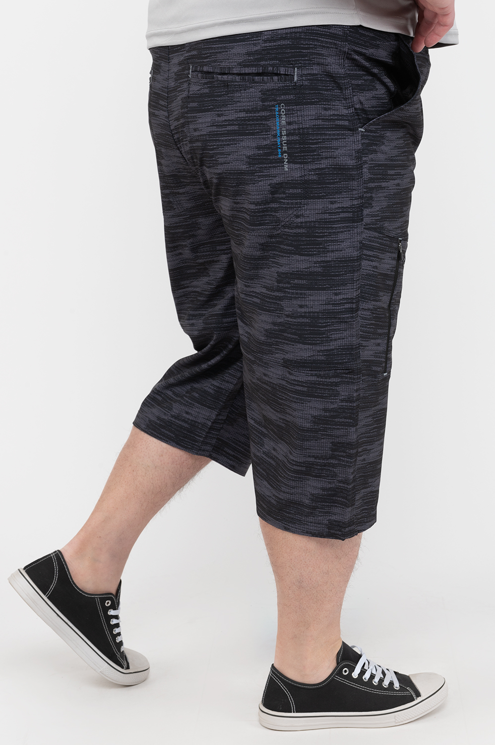Capri shorts with zippered pockets - Heathered black - Plus Size. Colour:  black. Size: 42