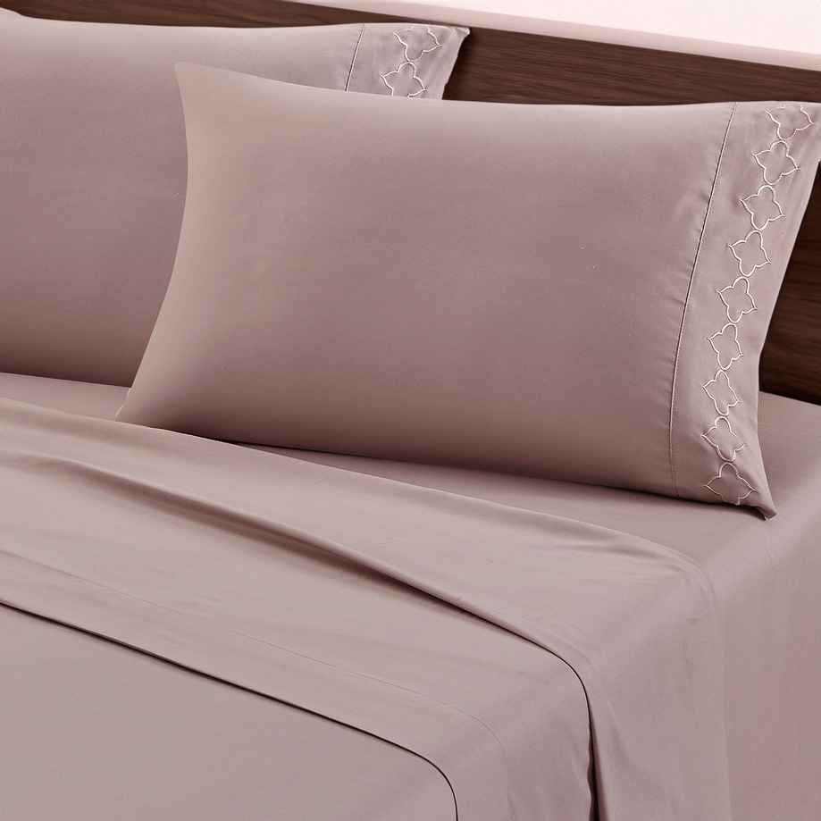 NAZRÉ Collection - Solid sheet set with embroidered trim